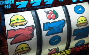 Filipino bettor checking live sports odds on a smartphone